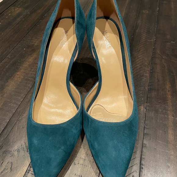 Micheal Micheal Kors suede pumps - Picture 2 of 3